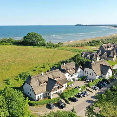 Apartment Strandhaus Monchgut: Beachside Retreat With Balcony And Access *