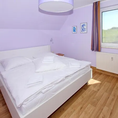 Strandhaus Monchgut: Beachside Retreat With Balcony And Access Apartment