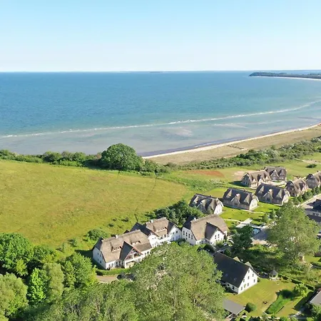 Strandhaus Monchgut: Beachside Retreat With Balcony And Access * Lobbe